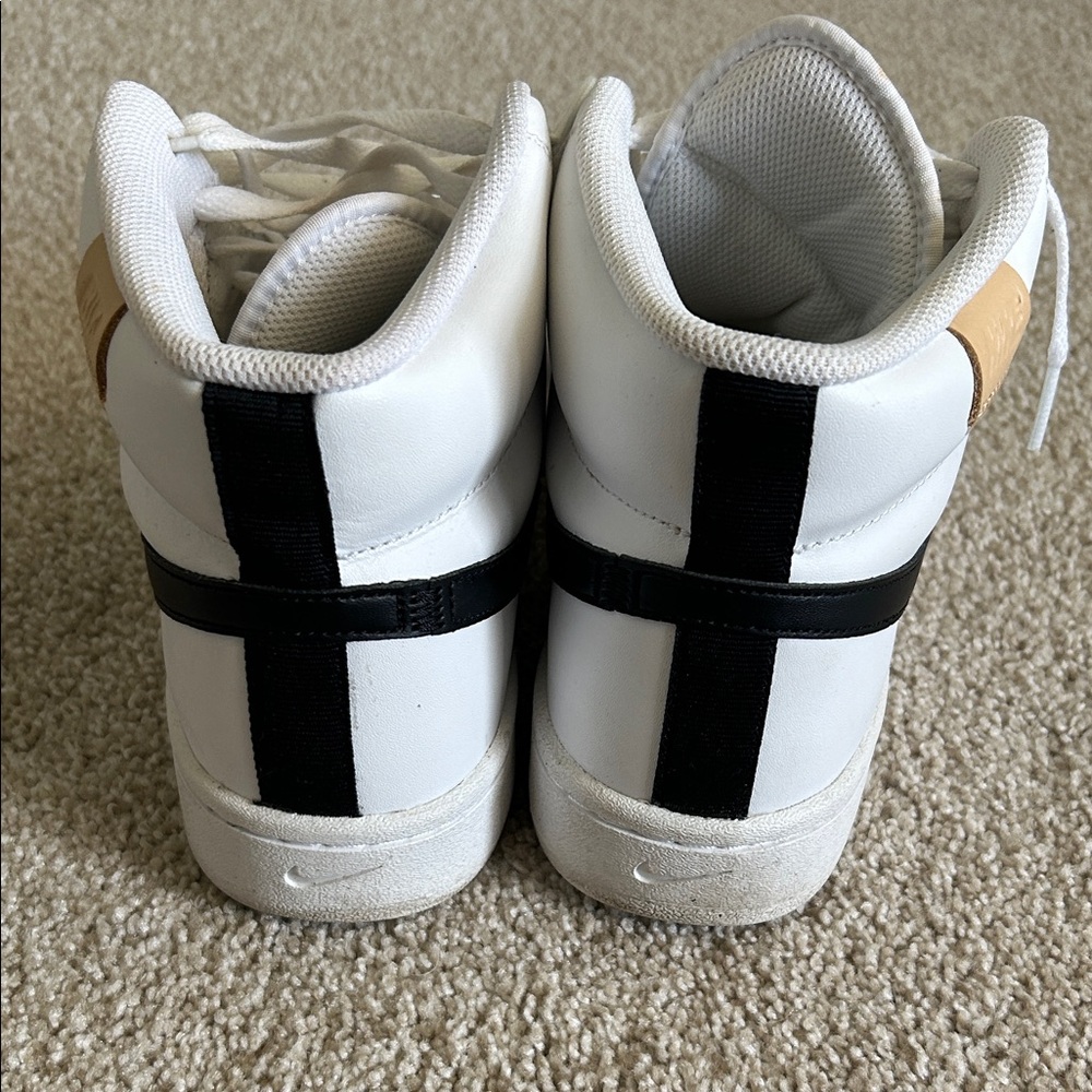 Nike Men's White and Black Sneakers - Picture 4 of 9